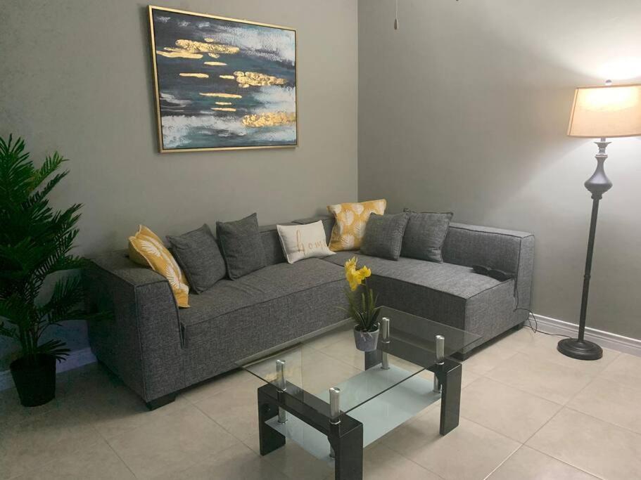 Odyssey On The 5Th - Exquisite Luxury Apt Kingston Zewnętrze zdjęcie