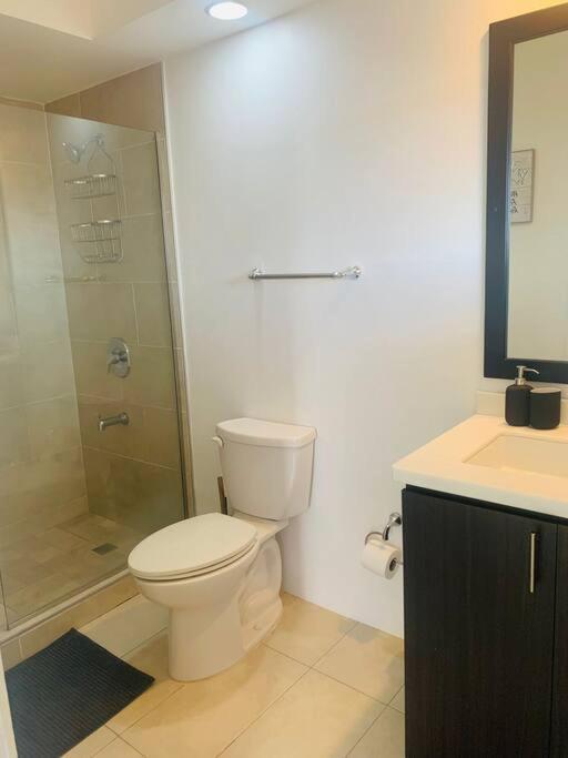Odyssey On The 5Th - Exquisite Luxury Apt Kingston Zewnętrze zdjęcie