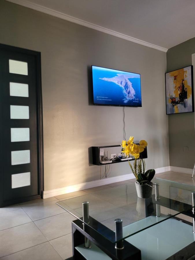 Odyssey On The 5Th - Exquisite Luxury Apt Kingston Zewnętrze zdjęcie